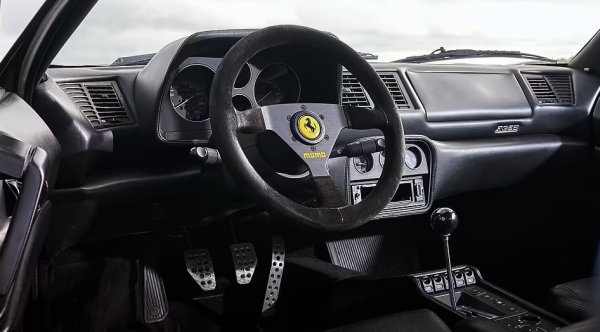 Средна стойност днес:  60 500 до 122 000 евро

Ferrari F355 е на ценовия връх тук. Стойностите се повишиха значително през последните години. Вероятно защото италианският спортен автомобил от средата на 90-те отговаря на всички изисквания за колекционерите: изскачащи фарове, красив дизайн и превъзходен средно разположен 3,5-литров ръчно изработен V8.

Произведен между 1994 и 1999-а, F355 е базиран на Ferrari 348 с подобрена производителност и аеродинамика. 
Неговата глава на цилиндъра с пет клапана спомага за генерирането на повече мощност, а промените в трансмисията правят колата по-надеждна от 348. Шестстепенните ръчни модели са по-желани от колекционерите, но F355 остава в историята като първата пътна кола, която разполага с автоматизирано ръчно превключване на предавките в стил F1.

F355 се предлага като Berlinetta купе, Spider и GTS targa-top. Тези, които искат още повече коне, могат да изберат пакет за управление Fiorano. Тези модели се оказват рядка находка в наши дни. 

Джон казва, че стойностите са се повишили с 6,2 процента през последните три години. В САЩ обаче цените скачат много по-бързо, което може да е знак за по-голямо търсене през следващите години.